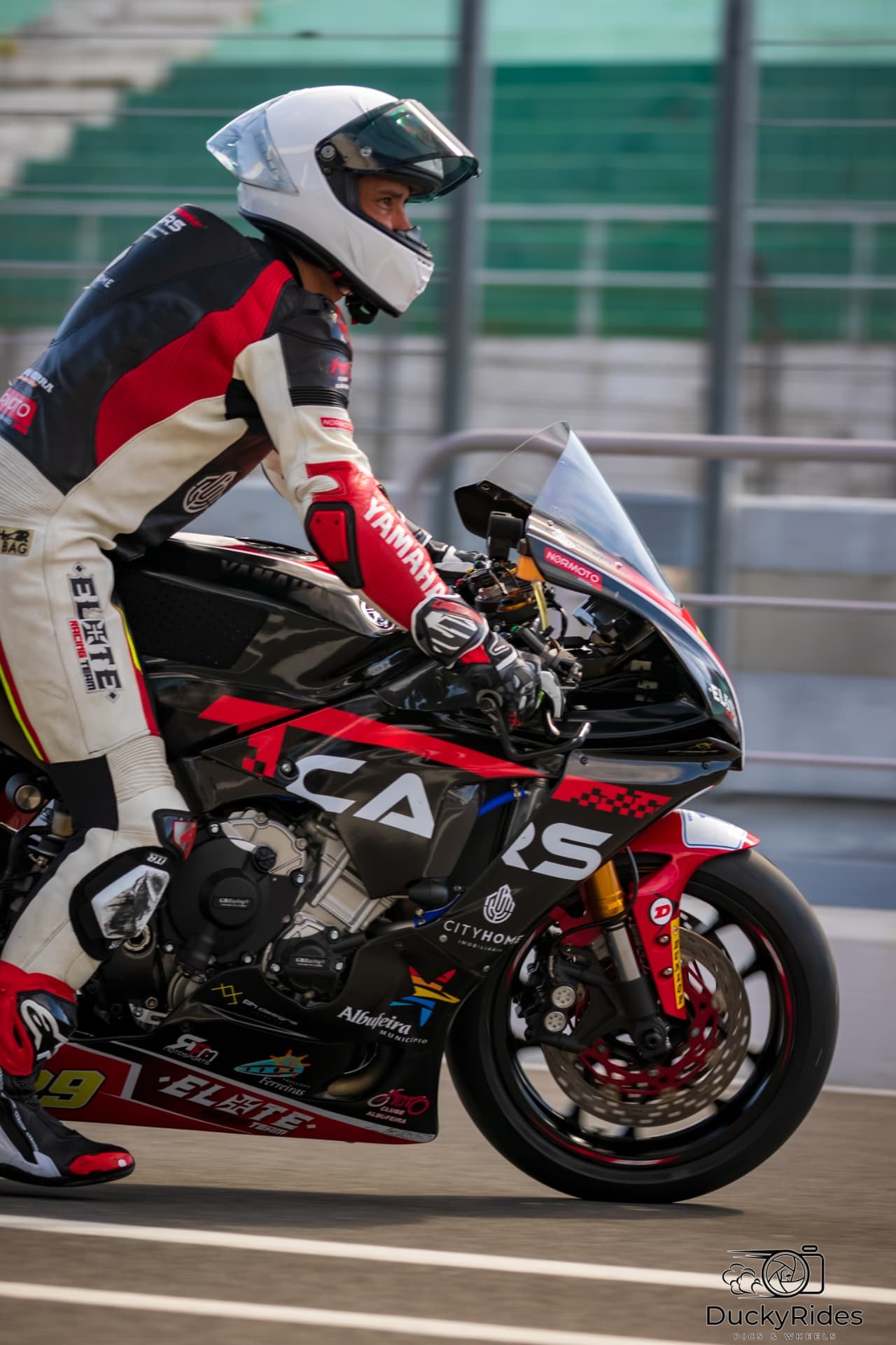Elite Racing Team — pit lane